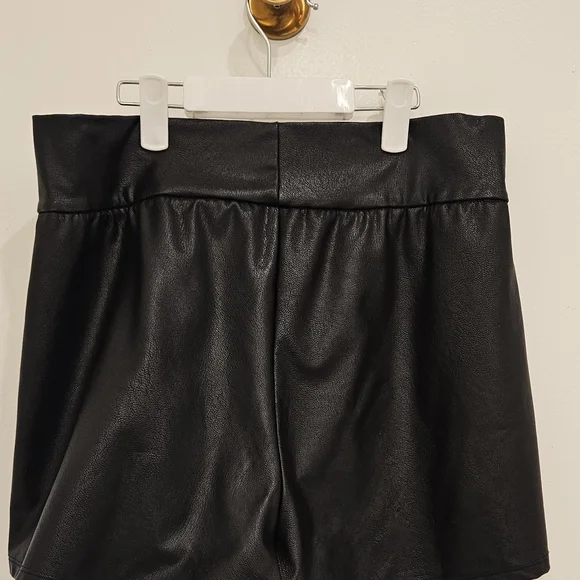 Commando Faux Leather Jogger Shorts